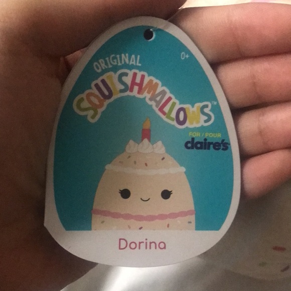 Dorina the birthday cake squishmellow - Picture 3 of 3